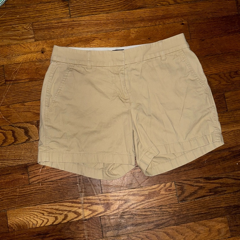 LIKE NEW!! J. Crew 5” Chino Shorts, Size 6 in Khaki.
